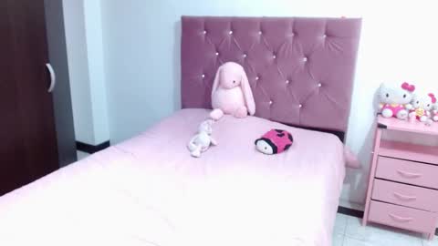 Snapshot of ella_2sweet chatting on February 25, 6:14 am Ella online show from February 25, 6:14 am