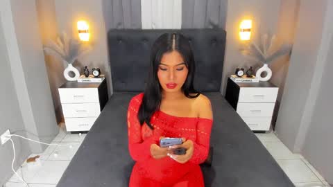 Ella online show from December 4, 6:22 am