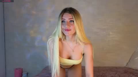 Snapshot of ella__sweety chatting on June 27, 2:05 am Ella online show from June 27, 2:05 am