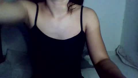 ella_babe25 online show from April 22, 10:00 pm