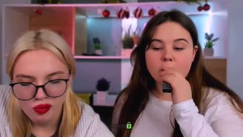 ella_coco online show from January 8, 1:02 pm