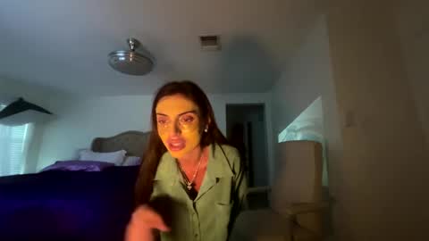 Snapshot of ella_ella_ella_ay chatting on October 6, 12:08 am ella_ella_ella_ay online show from October 6, 12:08 am