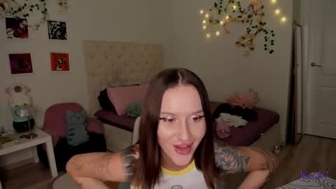 Snapshot of ella_gdss chatting on October 28, 9:46 am ELLA online show from October 28, 9:46 am