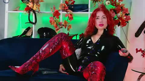 Snapshot of ella_kross chatting on September 25, 4:05 am ella_kross online show from September 25, 4:05 am