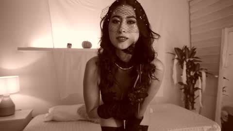 ELLA OWEN online show from October 31, 6:42 pm