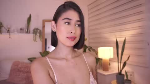 ELLA OWEN online show from April 18, 5:28 pm