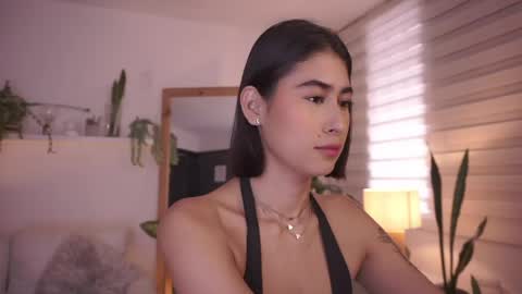 ELLA OWEN online show from April 21, 2:12 pm