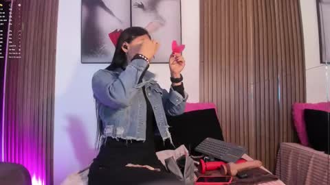 ella rouse online show from September 18, 12:18 pm