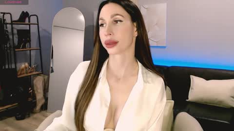 Snapshot of ella_sea chatting on May 30, 5:48 am Ella online show from May 30, 5:48 am