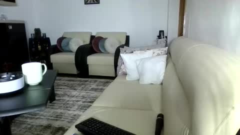 Ella online show from April 22, 5:47 pm