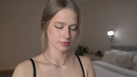 Ella online show from June 6, 6:45 pm