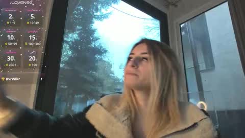 Snapshot of ella_vee chatting on November 16, 6:08 am ella_vee online show from November 16, 6:08 am