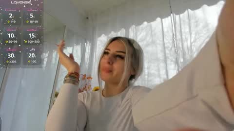 ella_vee online show from March 15, 5:57 am