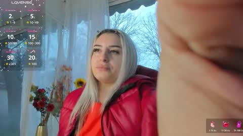 ella_vee online show from March 30, 4:35 am