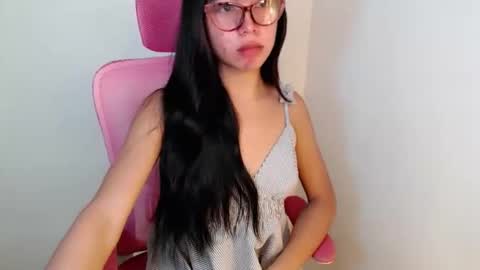 Snapshot of ella_walkerxxx chatting on May 2, 5:45 am ella_walkerxxx online show from May 2, 5:45 am