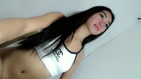 Snapshot of ella_walkerxxx chatting on May 13, 3:04 am ella_walkerxxx online show from May 13, 3:04 am