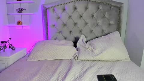 Snapshot of ellaamuller chatting on December 5, 9:06 pm Ellaa Muller online show from December 5, 9:06 pm