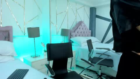 Snapshot of ellaamuller chatting on February 25, 6:20 pm Ellaa Muller online show from February 25, 6:20 pm