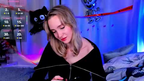 Ella online show from October 29, 3:47 pm