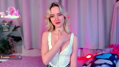 Ella online show from February 19, 3:19 pm