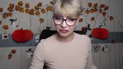 EllaBonito online show from November 13, 6:45 am