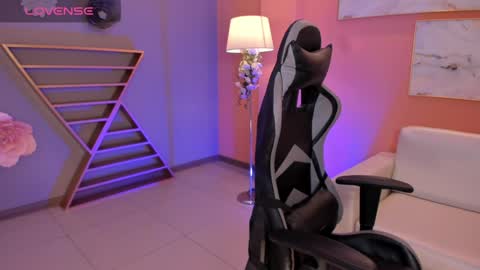 EllaClark online show from February 3, 7:10 pm