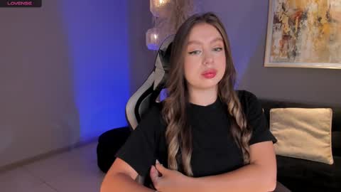 EllaClark online show from March 3, 7:28 pm