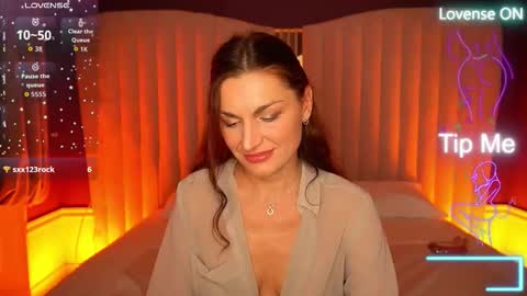 Snapshot of ellagoldenn chatting on October 14, 9:04 pm Ella online show from October 14, 9:04 pm