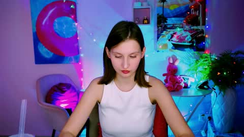 Ella online show from April 23, 2:08 pm