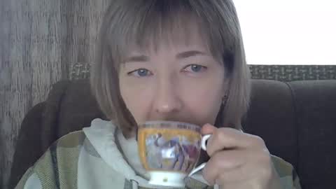 ellajohnsonx online show from February 9, 12:30 pm