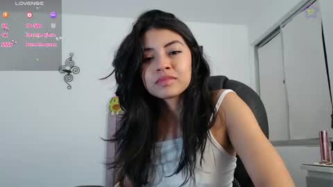Snapshot of ellajonz chatting on August 5, 4:04 am Ella Amoneth online show from August 5, 4:04 am