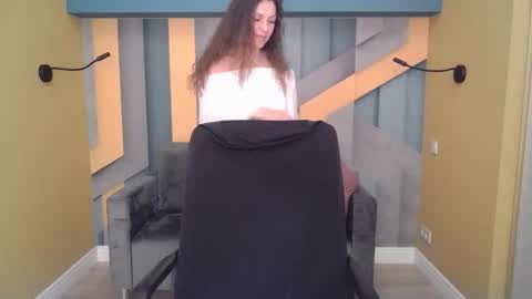 EllaLongs online show from December 18, 7:20 pm