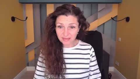 EllaLongs online show from April 8, 11:32 am