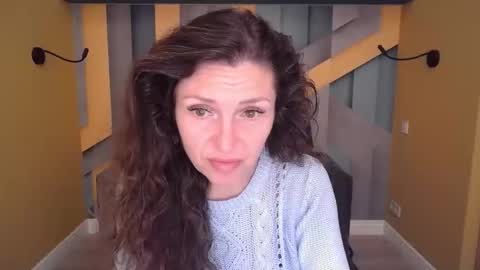 EllaLongs online show from April 18, 11:25 am