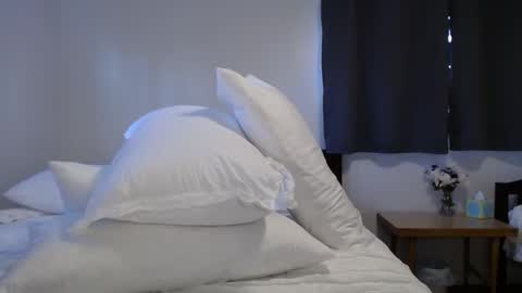 ellalowe online show from March 6, 5:20 pm