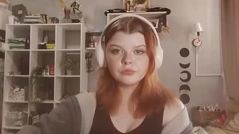 Snapshot of ellamaeprewer chatting on June 10, 9:41 am Kira online show from June 10, 9:41 am