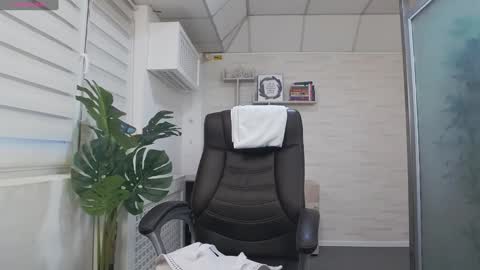            online show from February 4, 1:48 pm