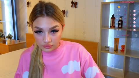 Snapshot of ellamilla chatting on December 25, 8:29 am ellamilla online show from December 25, 8:29 am