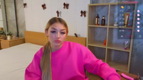 Snapshot of ellamilla chatting on December 30, 11:48 am ellamilla online show from December 30, 11:48 am