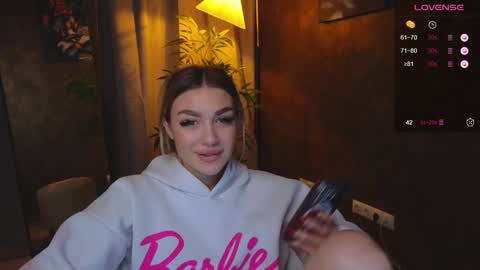 Snapshot of ellamilla chatting on January 6, 11:29 am ellamilla online show from January 6, 11:29 am