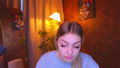 Snapshot of ellamilla chatting on January 7, 5:22 am ellamilla online show from January 7, 5:22 am