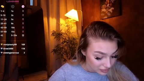 Snapshot of ellamilla chatting on January 8, 8:38 am ellamilla online show from January 8, 8:38 am