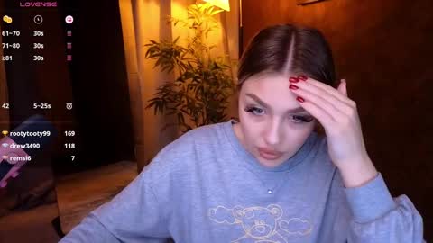 Snapshot of ellamilla chatting on January 8, 11:43 am ellamilla online show from January 8, 11:43 am