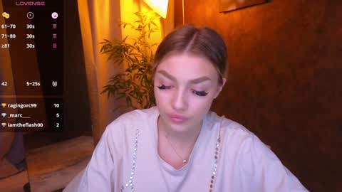 Snapshot of ellamilla chatting on January 9, 11:47 am ellamilla online show from January 9, 11:47 am