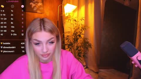 Snapshot of ellamilla chatting on January 13, 8:37 am ellamilla online show from January 13, 8:37 am