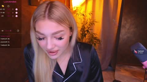 Snapshot of ellamilla chatting on January 14, 12:45 pm ellamilla online show from January 14, 12:45 pm