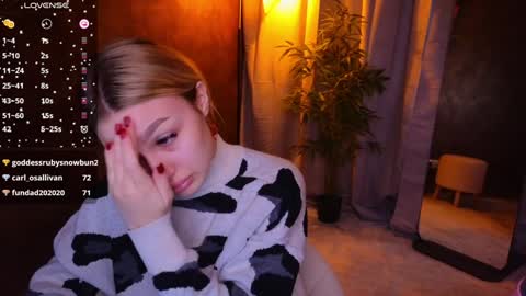 Snapshot of ellamilla chatting on January 21, 6:00 am ellamilla online show from January 21, 6:00 am