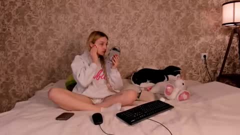 Snapshot of ellamilla chatting on March 4, 7:32 pm ellamilla online show from March 4, 7:32 pm