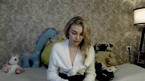 Snapshot of ellamilla chatting on November 9, 10:02 am ellamilla online show from November 9, 10:02 am