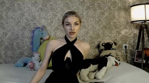 Snapshot of ellamilla chatting on November 10, 10:25 am ellamilla online show from November 10, 10:25 am